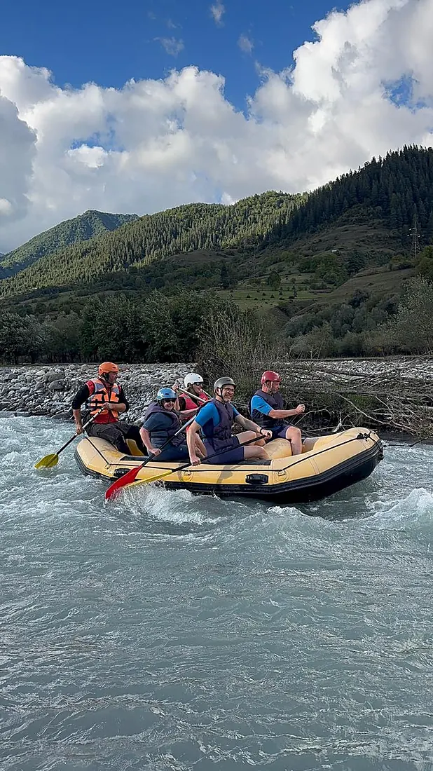 Crew paddling through a rapid on the Aragvi